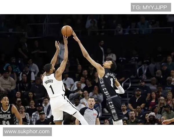 文班亚马新秀赛季表现抢眼场均20分10篮板3盖帽遥遥领先