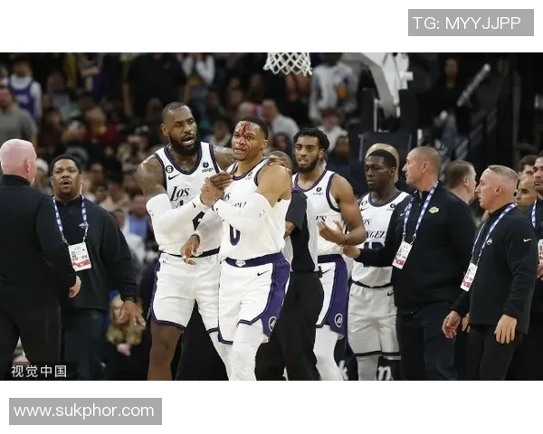 湖人队与马刺队激战正酣谁将赢得这场篮球盛宴的胜利